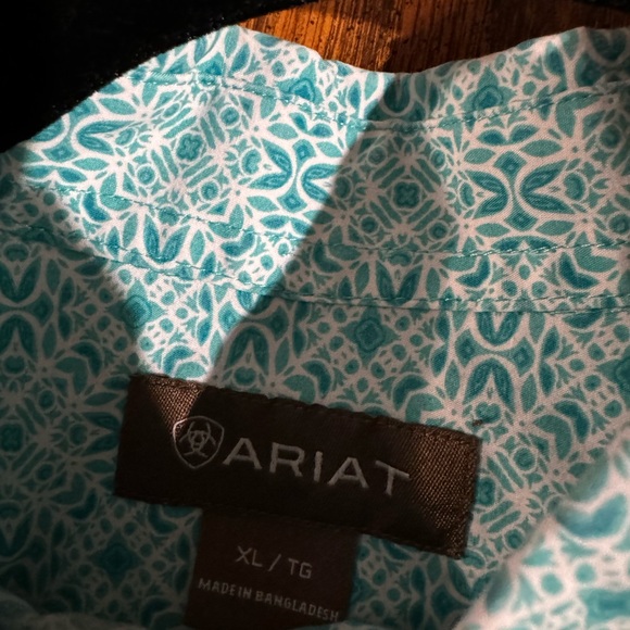 Blue short sleeve Ariat shirt XL - Picture 2 of 2